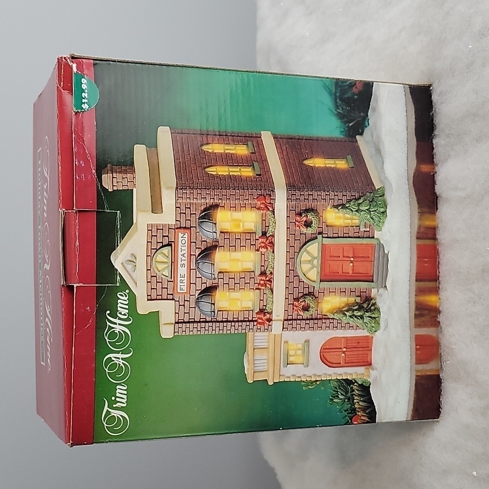 Vintage Trim A Home Holiday Town Memories Procelain Fire Station Lighted Statue